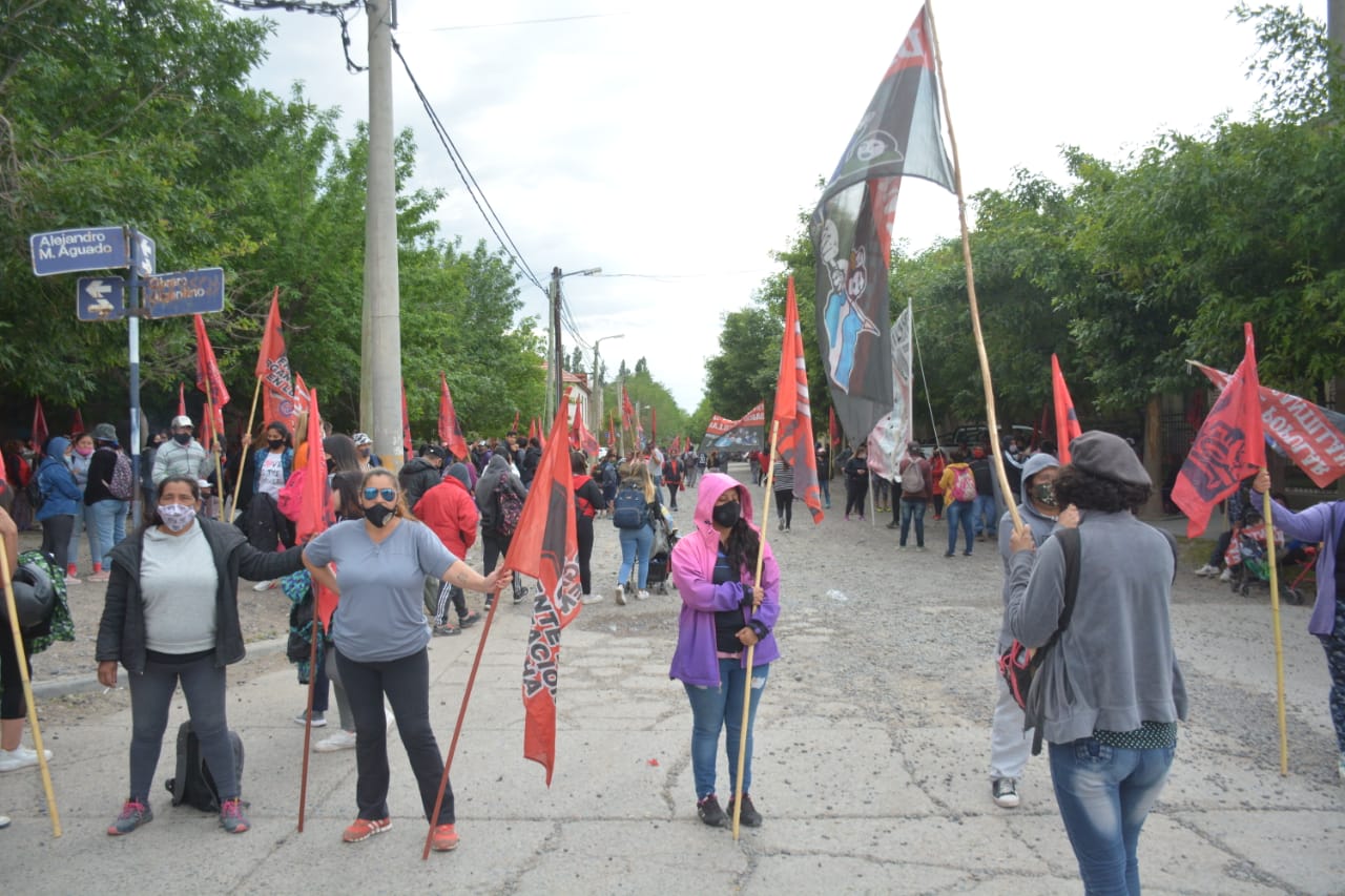 Las protestas en Neuquén de las organizaciones podrían retomar si no hay respuestas a sus demandas. Foto: Yamil Regules