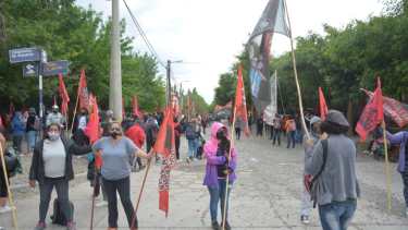Las protestas en Neuquén de las organizaciones podrían retomar si no hay respuestas a sus demandas. Foto: Yamil Regules