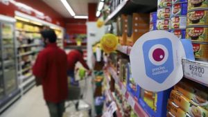 Las principales alimenticias aceptaron el congelamiento de precios y envían las nuevas listas