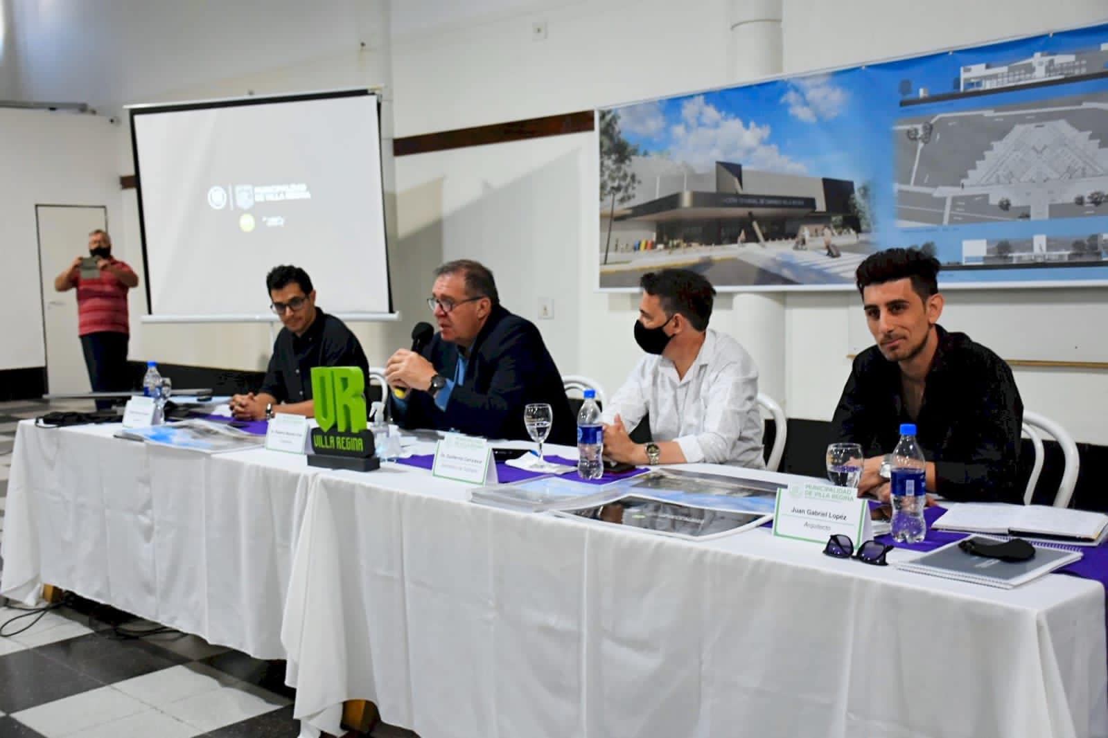 El municipio presentó el anteproyecto para renovar la terminal de colectivos de Villa Regina. (Foto gentileza)