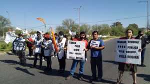 Con corte intermitente reclaman acceso por trabajo y  viviendas en Regina