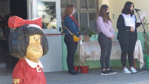 Emotivo homenaje en la ESRN N° 16 al «profe» Pablo Iglesias y a Quino