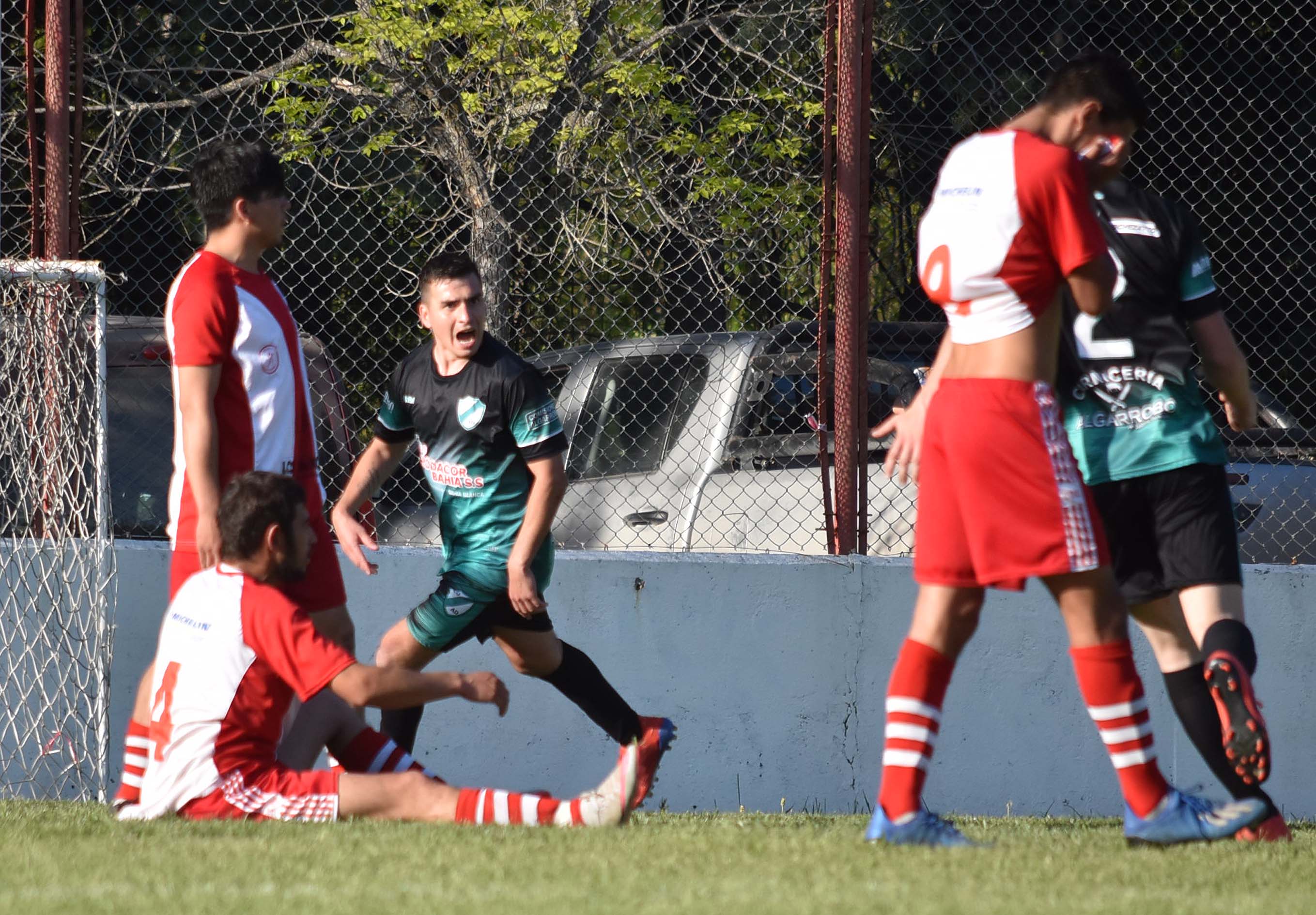 Octavio Bilbao marcó tres goles para la victoria del puntero del campeonato. Foto: Jorge Tanos 