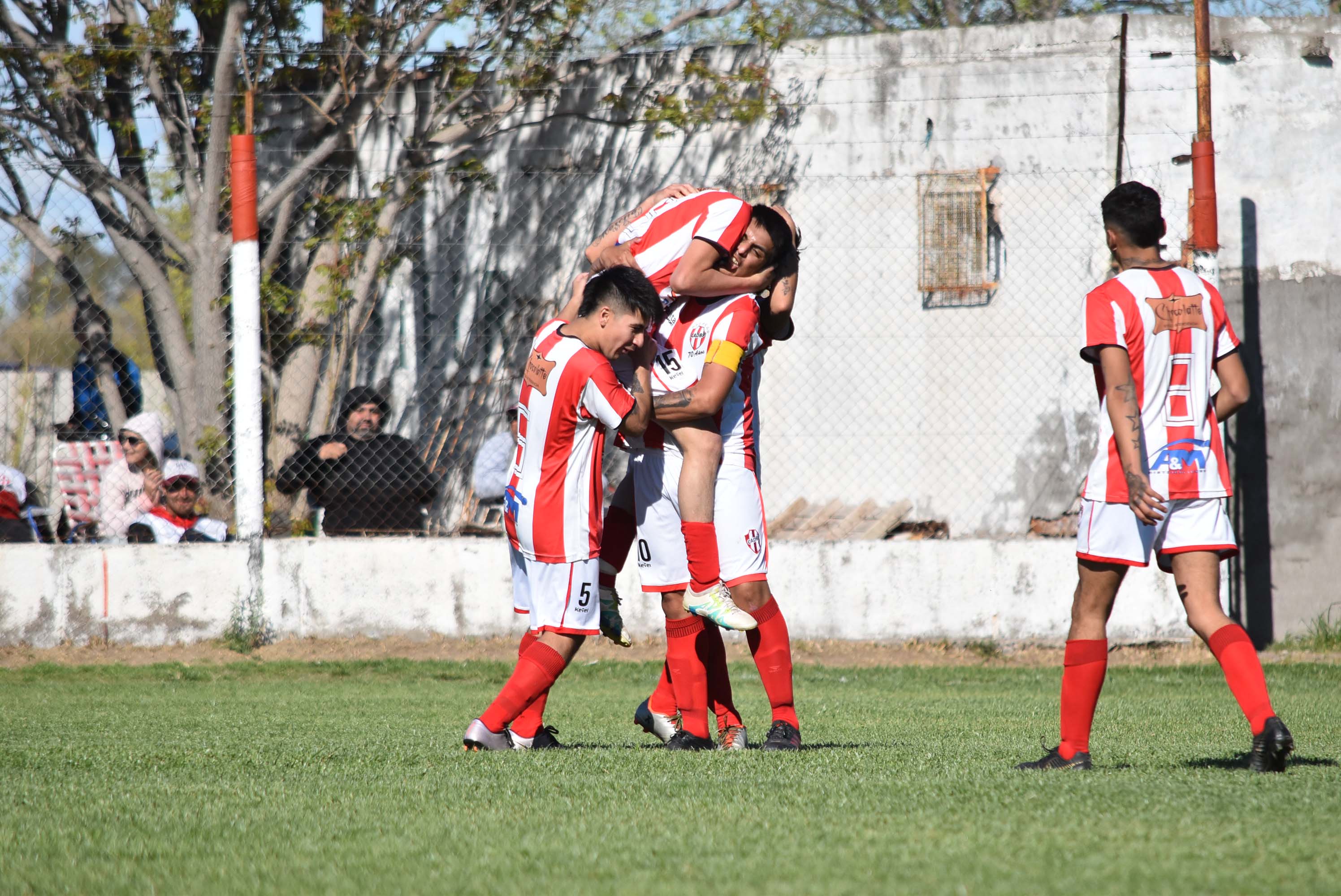 Buena Parada obtuvo su primer triunfo del torneo ante Independiente (Foto: Jorge Tanos)