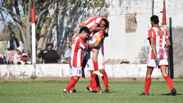 Buena Parada obtuvo su primer triunfo del torneo ante Independiente (Foto: Jorge Tanos)