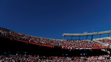 El Monumental luce muy por encima del 50% de aforo permitido. La gente tenía muchas ganas de ir a la cancha y los clubes aprovecharon a vender entradas. 