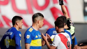 La expulsión de Rojo que abrió el camino a la victoria de River: mirá la jugada