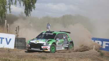 Alejandro Cancio con su Skoda fue parte del shakedown en Roca. (Fotos: Juan Thomes)