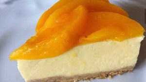 Tentate con este cheesecake de duraznos