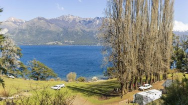 Acampar en Huechulafquen o Paimún, es tendencia este verano. Foto: Patricio Rodríguez.