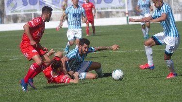 EL juego fue muy trabado y el local tuvo las mejores situciones. Foto: Pablo  Leguizamón.