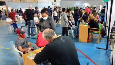 La demanda continúa alta en los diferentes vacunatorios de la capital. Foto: Marcelo Ochoa.