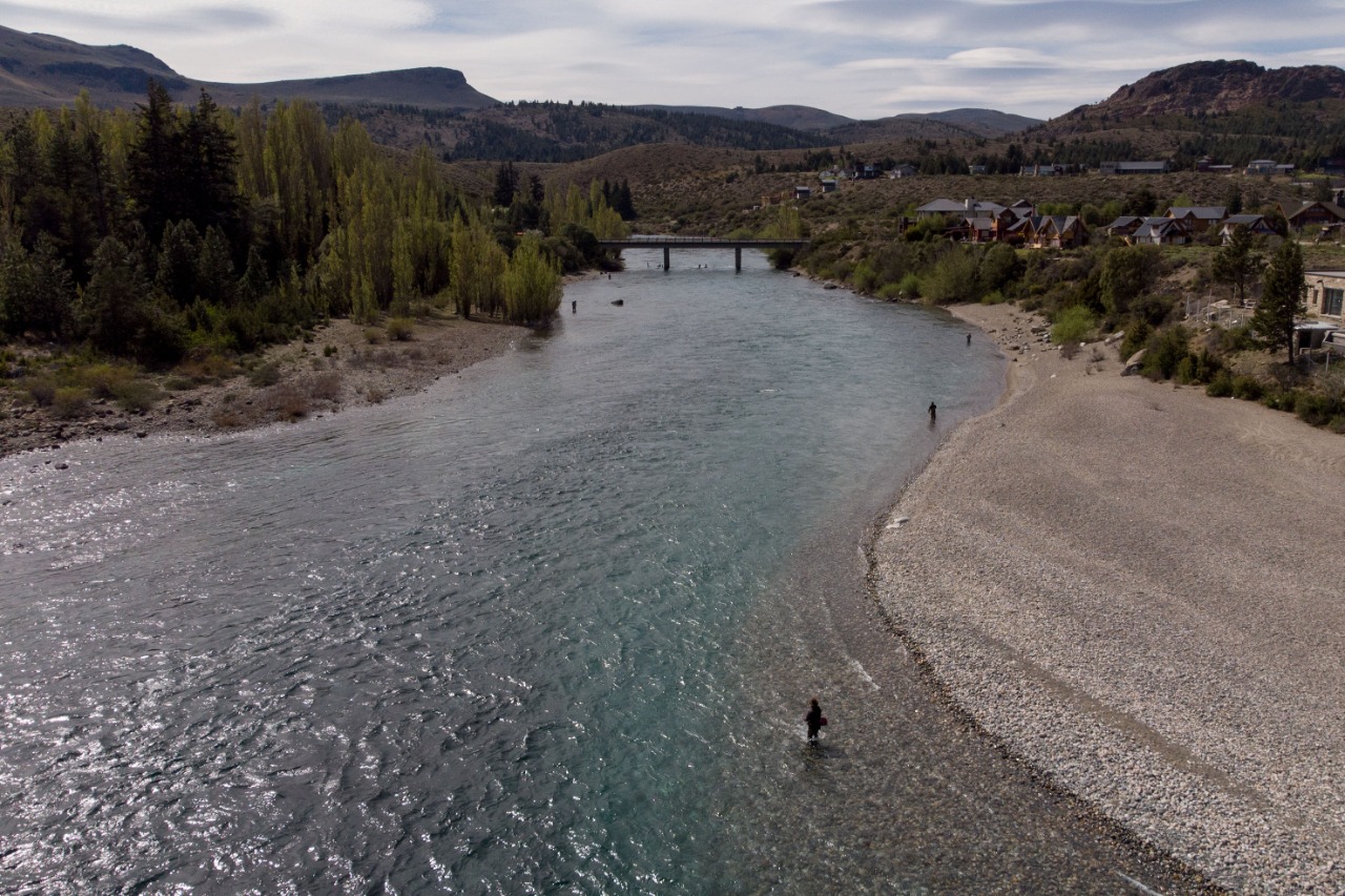 La boca del Limay en Bariloche: elegida por la calidad de las truchas, el entorno y porque hay poca presión de pesca. Fotos: Marcelo Martínez.