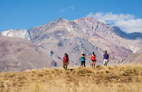 En la cima del volcán Domuyo, el punto más alto de la Patagonia. Foto: Neuquén Tur.