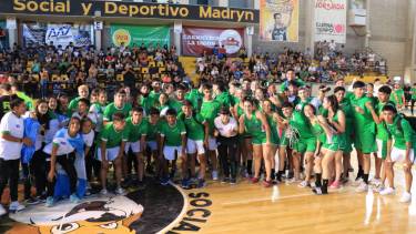 El festejo de la delegación neuquina que viajó hasta Chubut. Fotos: Gentileza