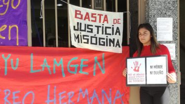 Victoria Carrión en la fiscalía en Bahía Blanca. Foto archivo. 
