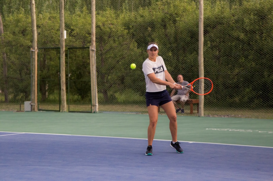 Nadia Podoroska está en la región y aprovecha para seguir entrenando. Fotos: gentileza 