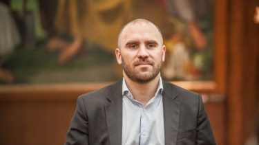 Guzmán, a cargo de Economía, dijo también que el Riesgo País "no es termómetro" de lo que le pasa a la gente.-