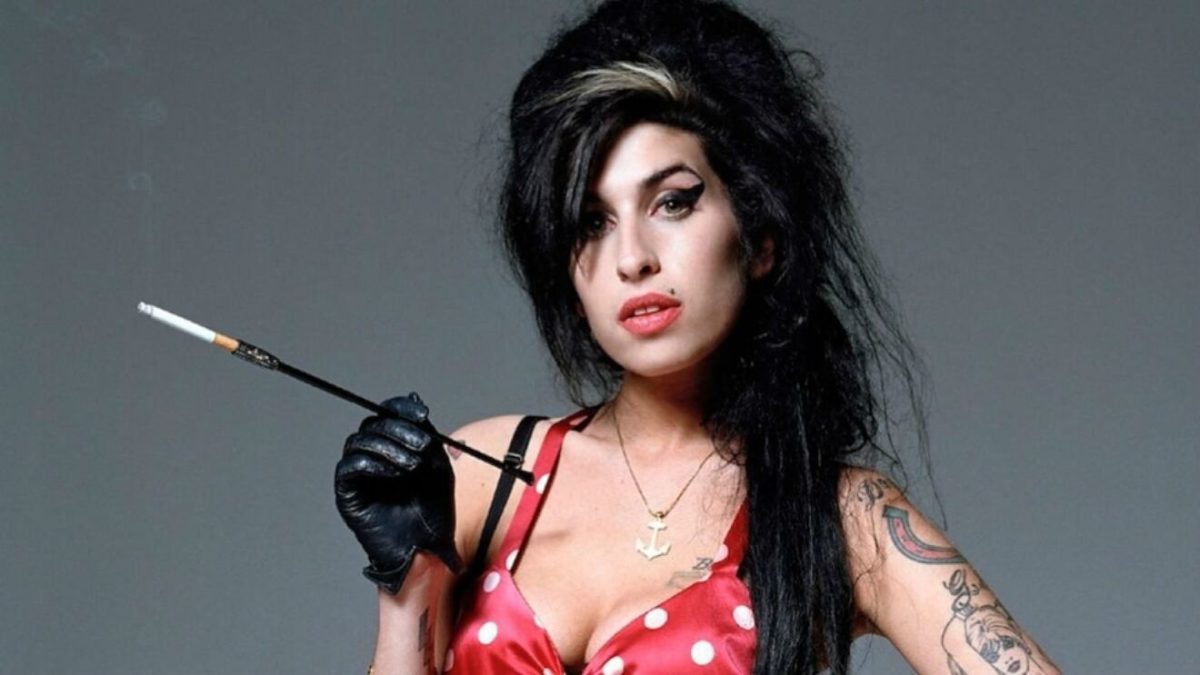 Un vestido de Amy Winehouse fue vendido por 243.200 dólares. 