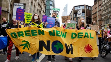 Una multitud de manifestantes se concentraron en Glasgow para marchar por la "justicia climática". (Foto: AP)