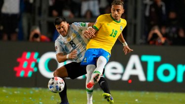 El Huevo cumplió y tuvo un buen partido ante Brasil, a pesar de la amarilla. (Foto: AP)
