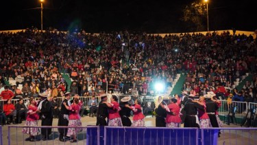 La primera noche de festejos del anivesario de Regina tuvo un anfiteatro colmado. (Foto gentileza)
