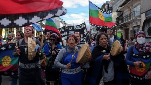 En Día de la No Violencia contra las Mujeres, pidieron justicia por los jóvenes mapuches en Bariloche