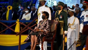 Barbados rompe su vínculo con la monarquía británica y se convierte en república