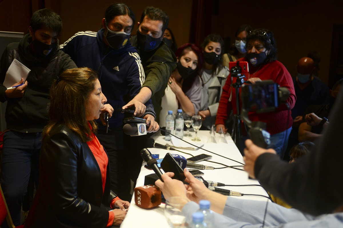 La gobernadora Arabela Carreras participó del lanzamiento de la carrera de Medicina en Bariloche. Foto: Chino Leiva