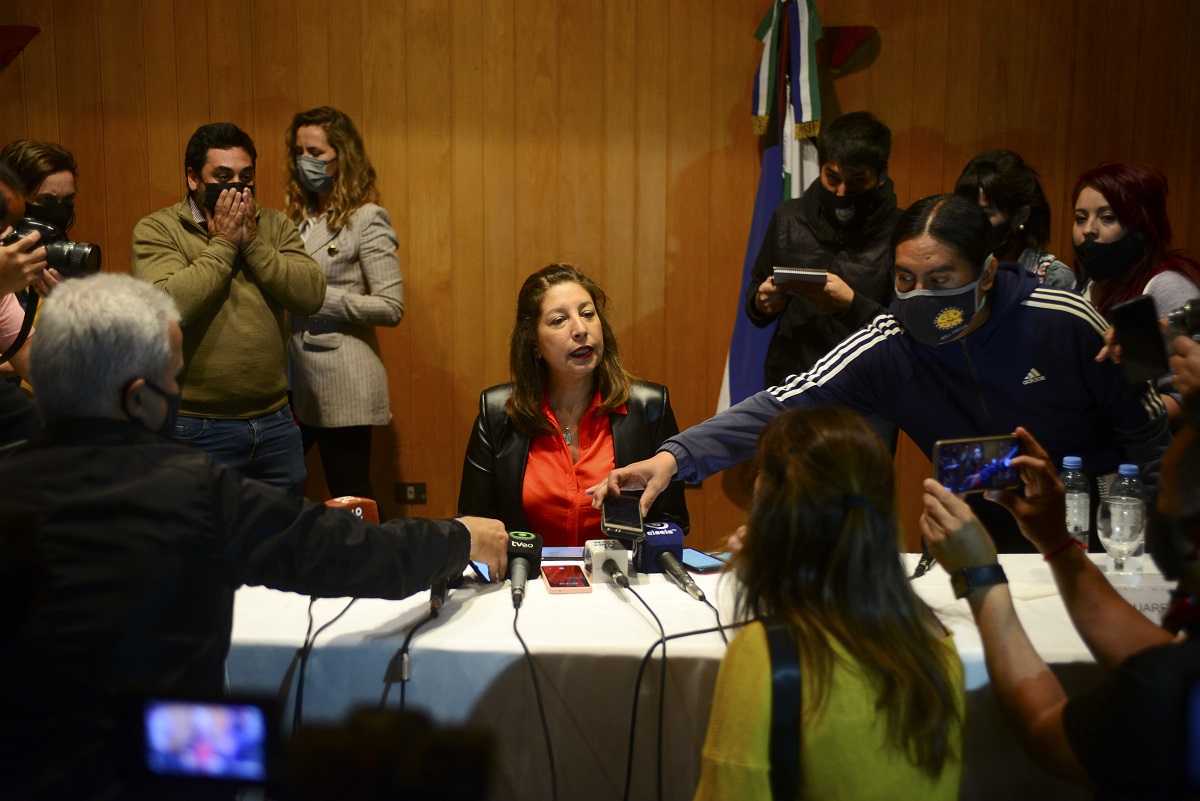 La gobernadora Arabela Carreras habló sobre el conflicto en Cuesta del Ternero. Foto: Chino Leiva