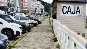 Polémica por la incorporación de un playón al estacionamiento medido de Bariloche