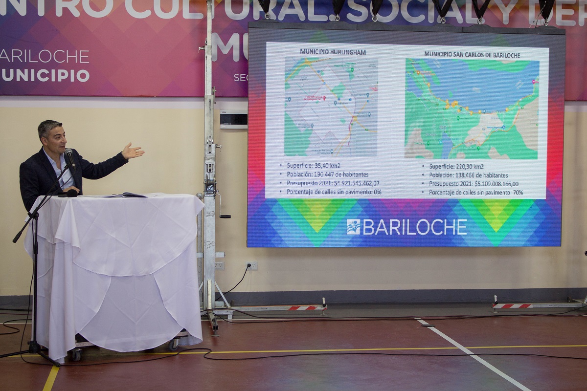 El secretario de Hacienda de Bariloche, Diego Quintana, expuso los alcances del presupuesto 2022 en audiencia pública. Foto: Gentileza Concejo Municipal