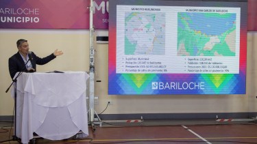 El secretario de Hacienda de Bariloche, Diego Quintana, expuso los alcances del presupuesto 2022 en audiencia pública. Foto: Gentileza Concejo Municipal