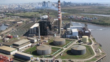 La menor disponibilidad de agua en las centrales obligó a incrementar la importación de combustibles líquidos.  (Foto: gentileza)