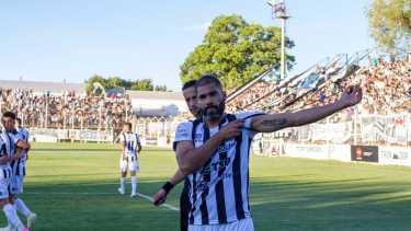Taborda y un gol que valió el pase a cuartos. (Foto: Juan Thomes)