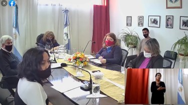 La vicedirectora de la EPET Nº 10 habló en la Banca del Pueblo (Foto: captura de video)