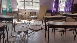 Video: así quedó la escuela 119 de Cutral co, tras la caída del cielorraso en un aula