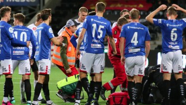 El momento en el que Palsson es asistido y sus compañeros se preocupan por la situación. 