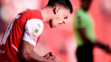 Alan Velasco marcó el primer tanto de Independiente sobre Arsenal. 