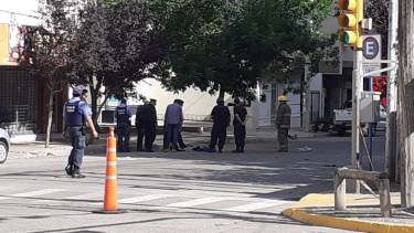 Policía y Bomberos montaron un procedimiento para detonar la mochila sospechosa. Foto: Gentileza