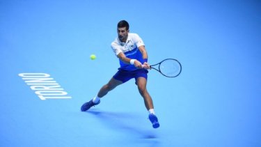 Novak Djokovic ganó con autoridad y se metió en la siguiente instancia del Masters. 