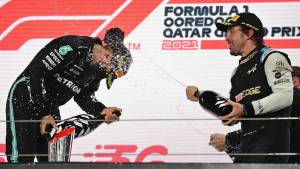 Hamilton volvió a ganar en Qatar y Alonso se subió al podio en la Fórmula 1