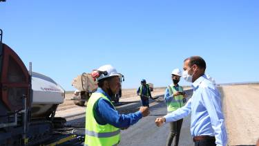Hoy se comenzó a pavimentar el primer tramo de la Ruta 67 en Neuquén. (Gentileza Gobierno Neuquén).-