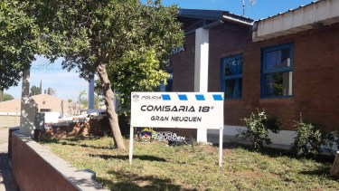 Fue un móvil de la comisaría 18 de Neuquén el que lo detuvo. (Gentileza)