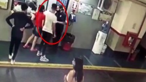 Video: se entregó el joven que dejó inconsciente a un empleado de un garaje