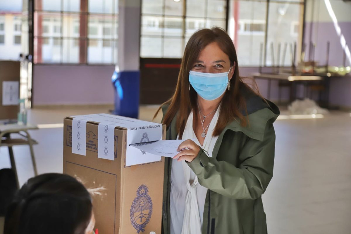 Ibero votó en la Escuela N° 339 de la capital rionegrina. Foto: Marcelo Ochoa.