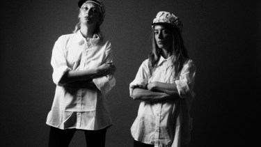 Claudia y Lucía son Patagonia paste y llevan -el próximo viernes- la muestra BABY a Casa de la Cultura. Foto Gentileza: Javier Bergamaschi.