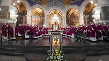 La Conferencia de Obispos tuvo su reunión anual un mes después de que se publicara un reporte de abuso sexual infantil a gran escala en la Iglesia católica francesa.
