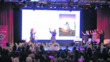 Organizado por el diario Río Negro, con el auspicio del gobierno de la provincia de Neuquén, la municipalidad de Neuquén, y Casino Magic , el evento Yo Pienso: Mujeres que inspiran llegó a su cuarta edición, y esta vez pudo realizarse de modo presencial en el salón Rainbow de Casino Magic. La cita fue el martes 16, a las 18.