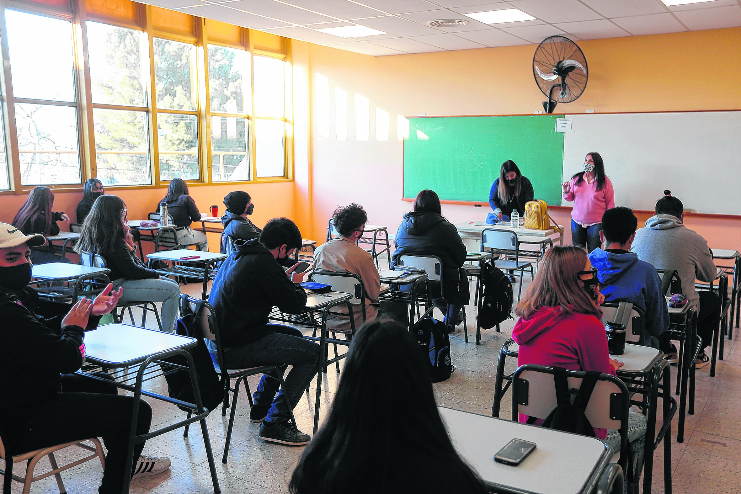 Más de un centenar de estudiantes de distintas localidades se anotaron para las clases de los sábados. Foto Archivo: Juan Thomes.
